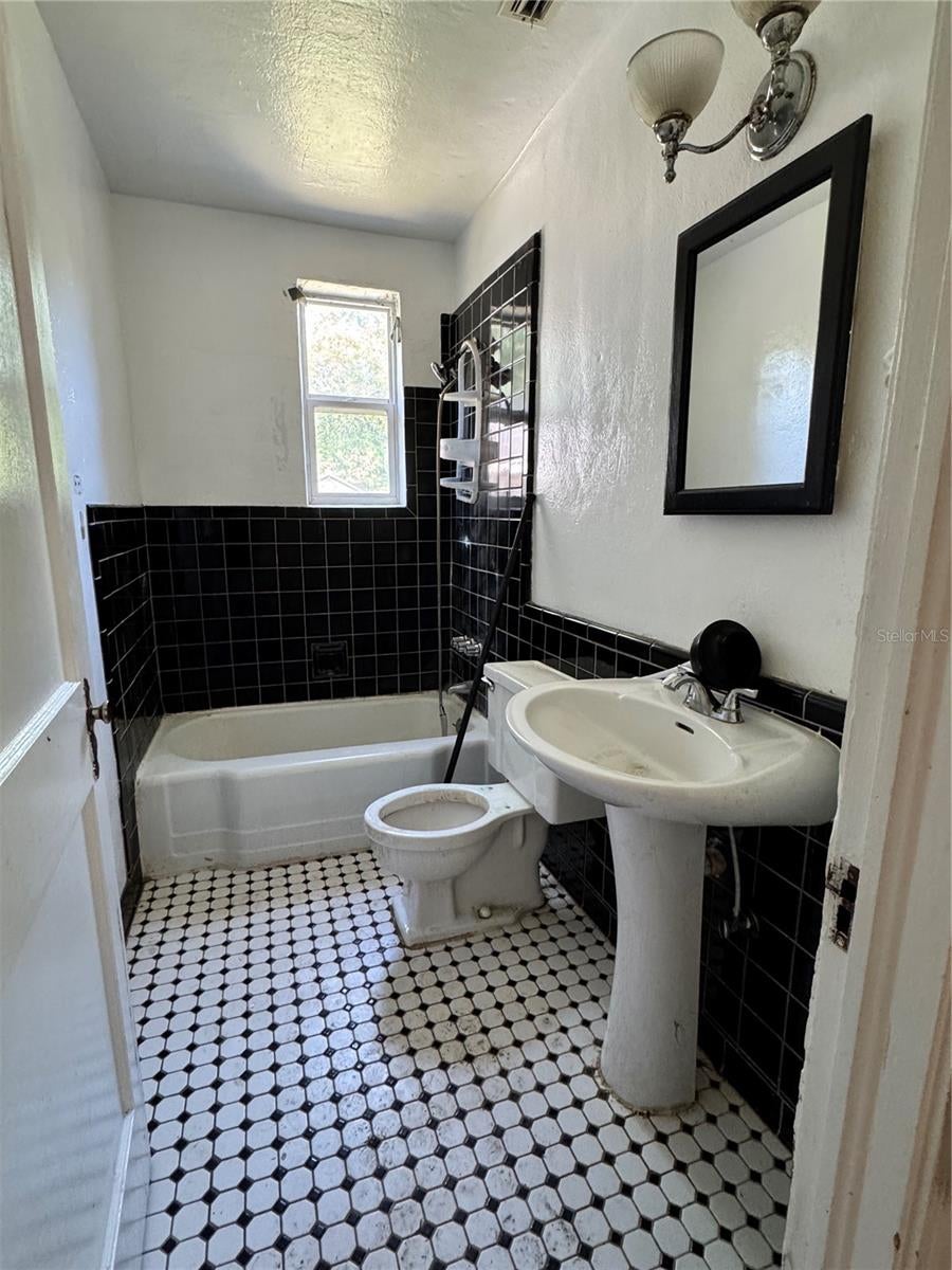 3230 NW 11TH STREET