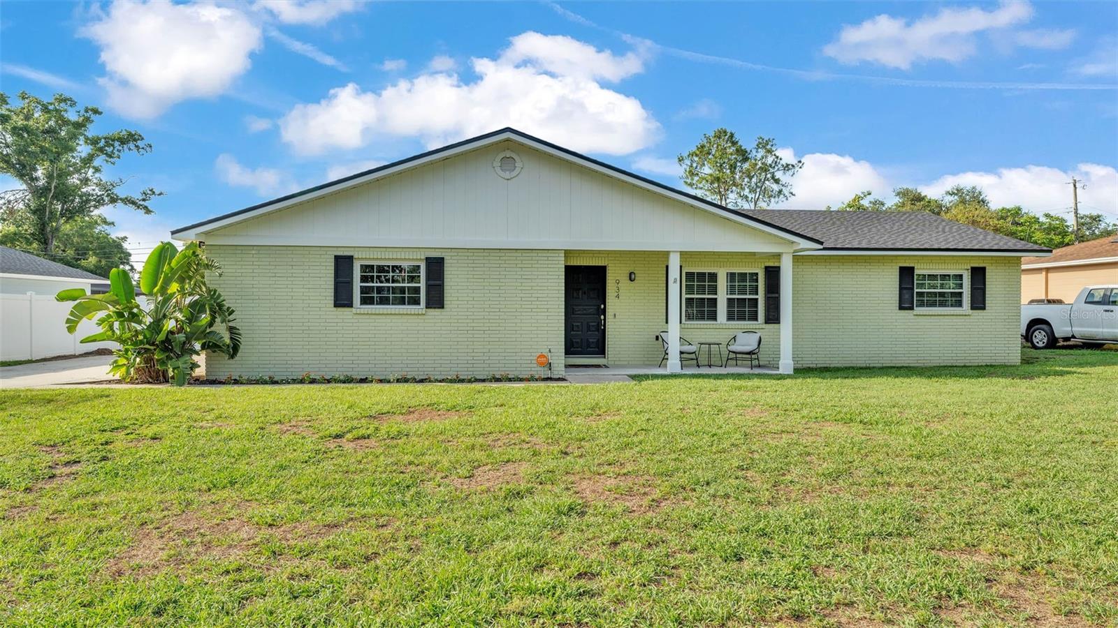 934 POINT VIEW LANE