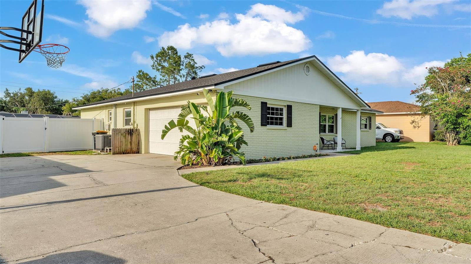 934 POINT VIEW LANE