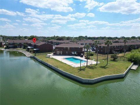 A home in LAKELAND