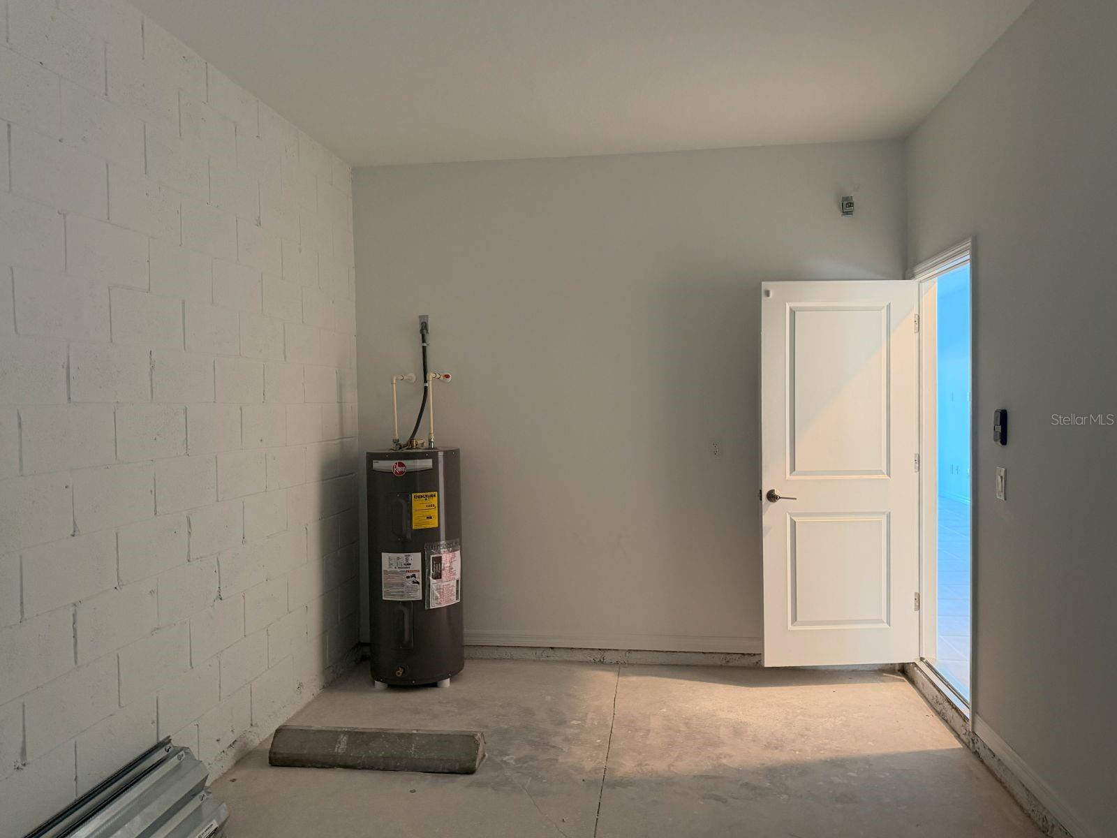 ARTISAN LAKES EDGESTONE NORTH PH I & II - Residential Lease