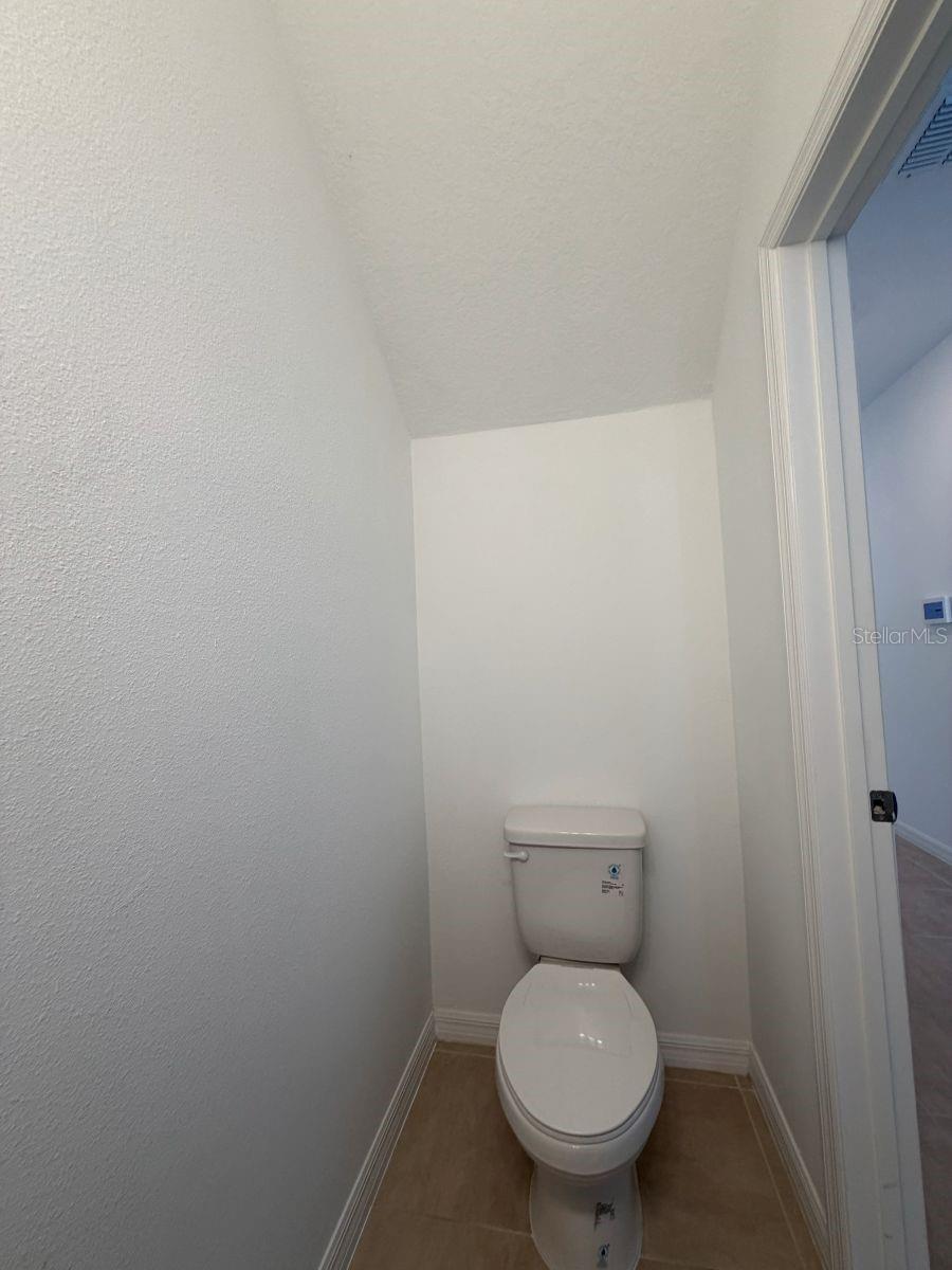 ARTISAN LAKES EDGESTONE NORTH PH I & II - Residential Lease