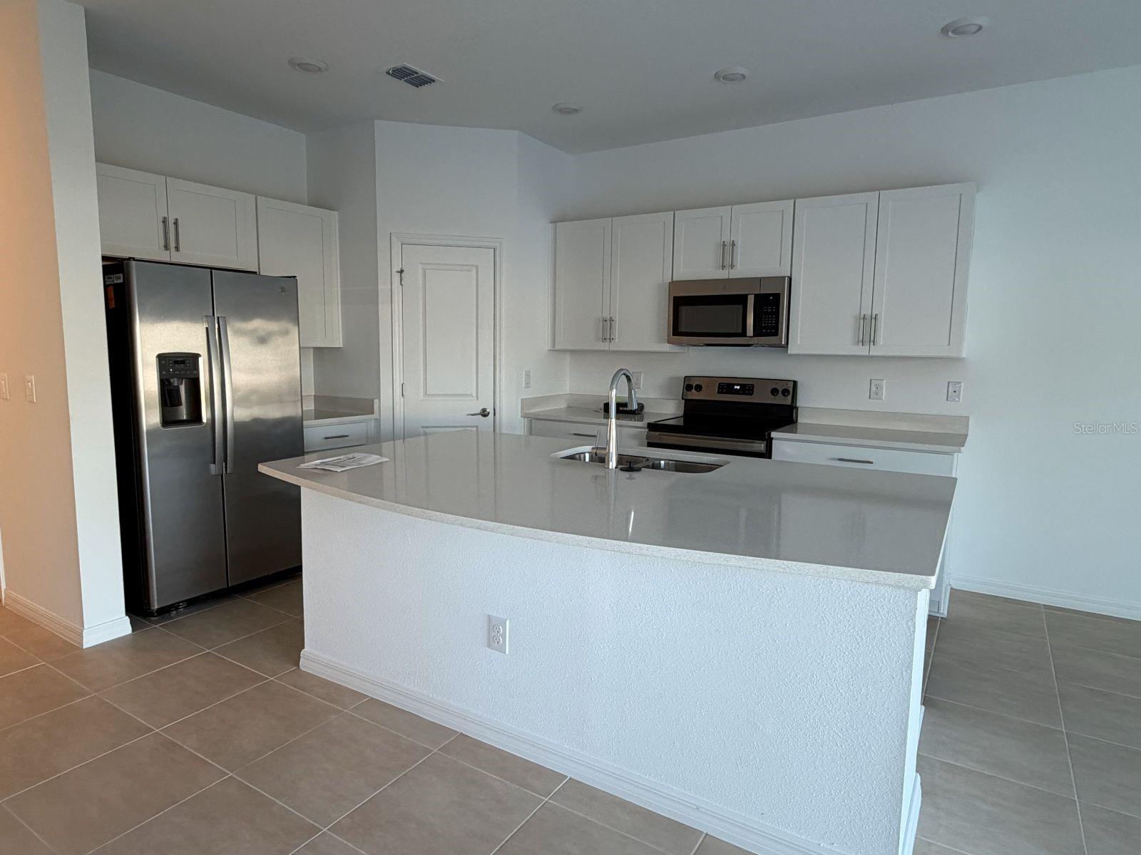 ARTISAN LAKES EDGESTONE NORTH PH I & II - Residential Lease