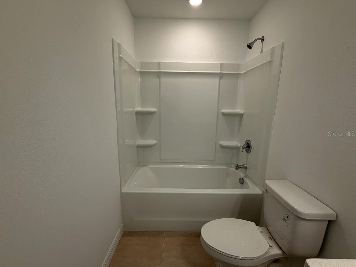 ARTISAN LAKES EDGESTONE NORTH PH I & II - Residential Lease