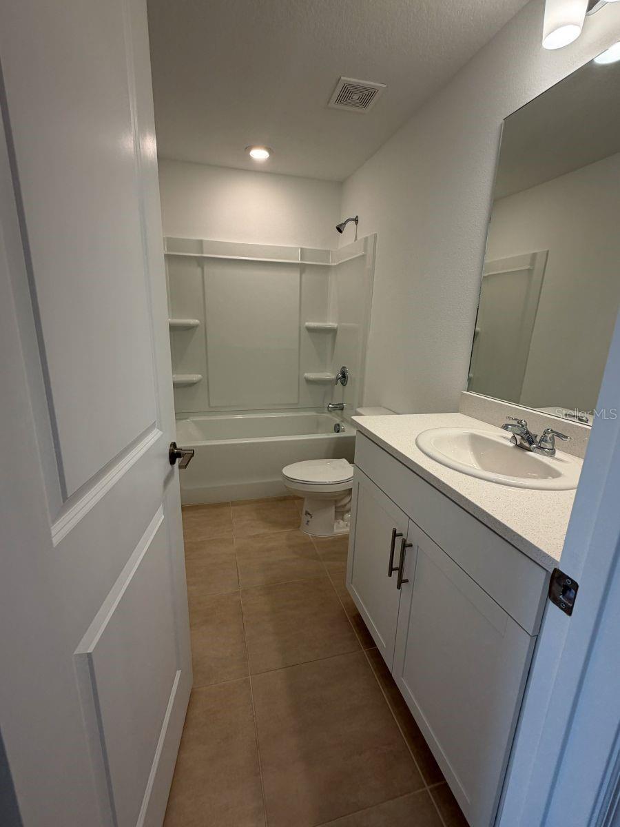 ARTISAN LAKES EDGESTONE NORTH PH I & II - Residential Lease