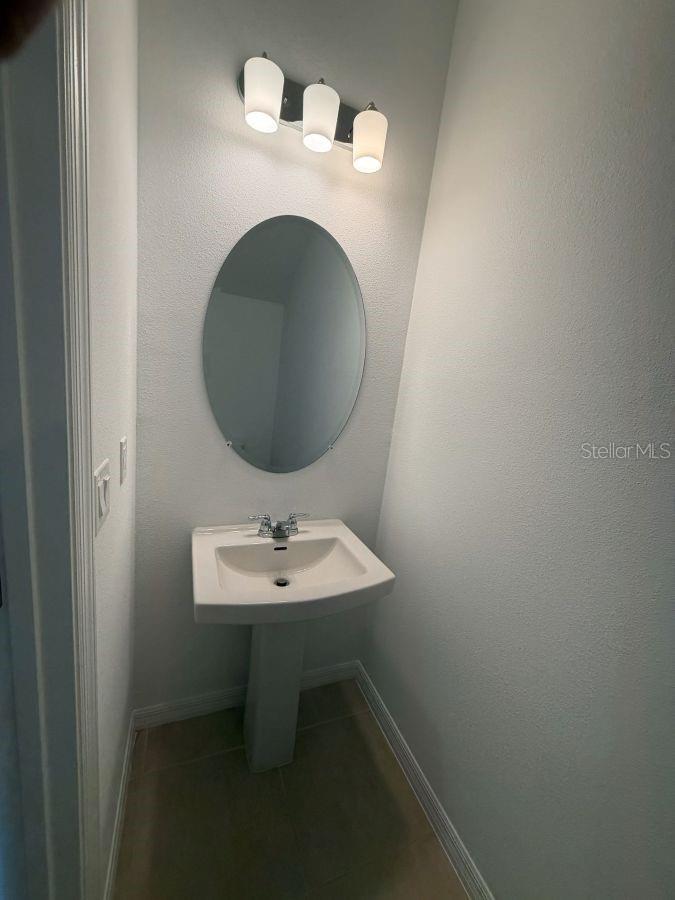 ARTISAN LAKES EDGESTONE NORTH PH I & II - Residential Lease