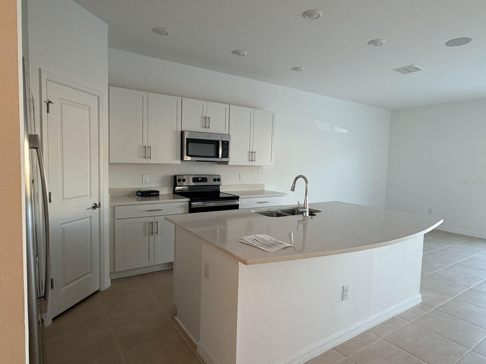 ARTISAN LAKES EDGESTONE NORTH PH I & II - Residential Lease