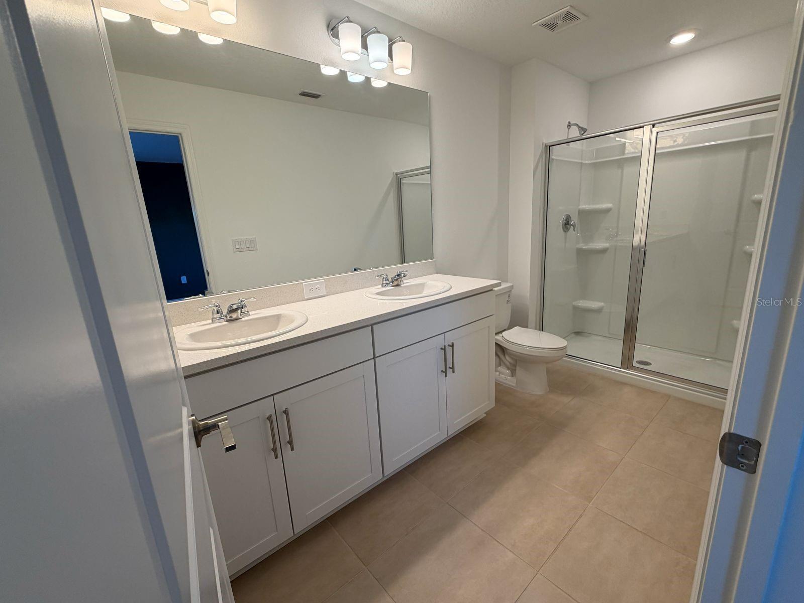 ARTISAN LAKES EDGESTONE NORTH PH I & II - Residential Lease