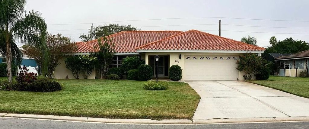 Photo of 209 Matisse Circle, Nokomis, FL 34275 (MLS # TB8499106)