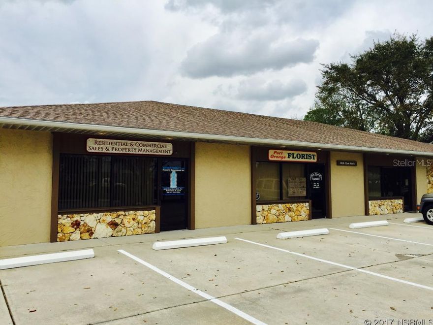 2 office spaces available for lease (1332 sq ft and 896 sq ft) 16.50 PLUS $3.00 CAM plus sales Tax.   1st/Last/security deposit needed.  CAM includes lawn, water, and parking lot maintenance.Great retail or office spaces.896 Unit has handicap access. ;Water: City