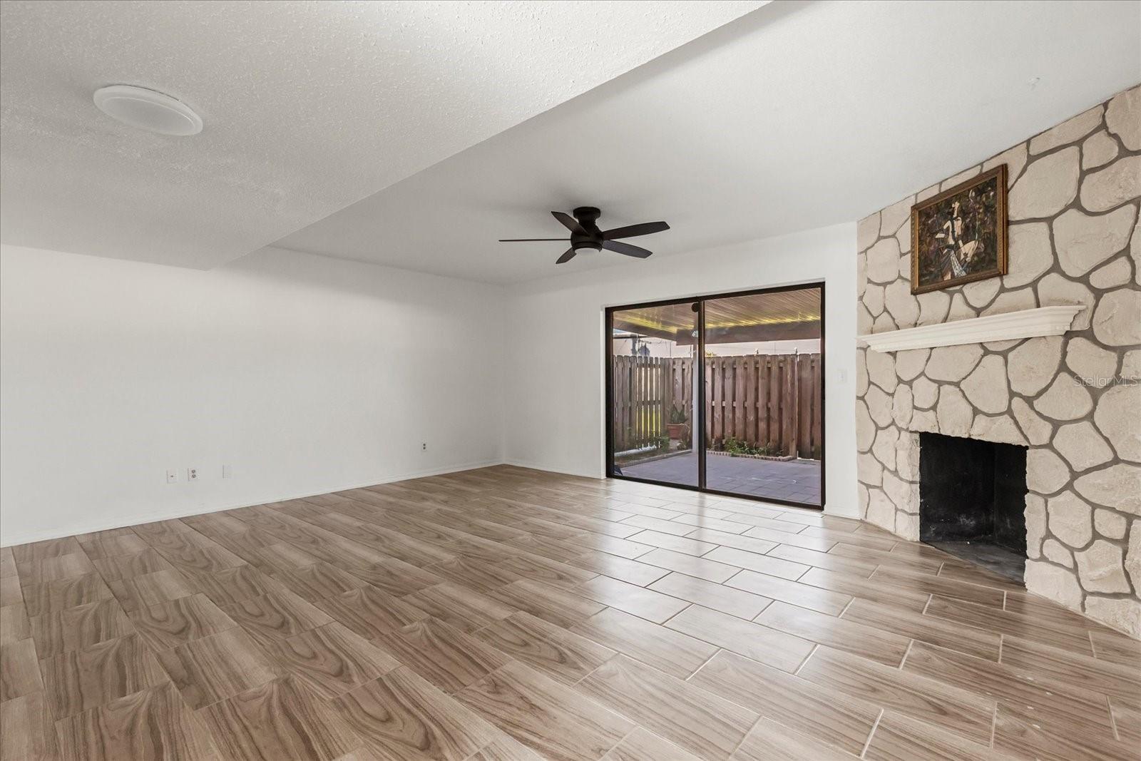 COLONIAL TWNHS CONDO APT PH 01 - Residential