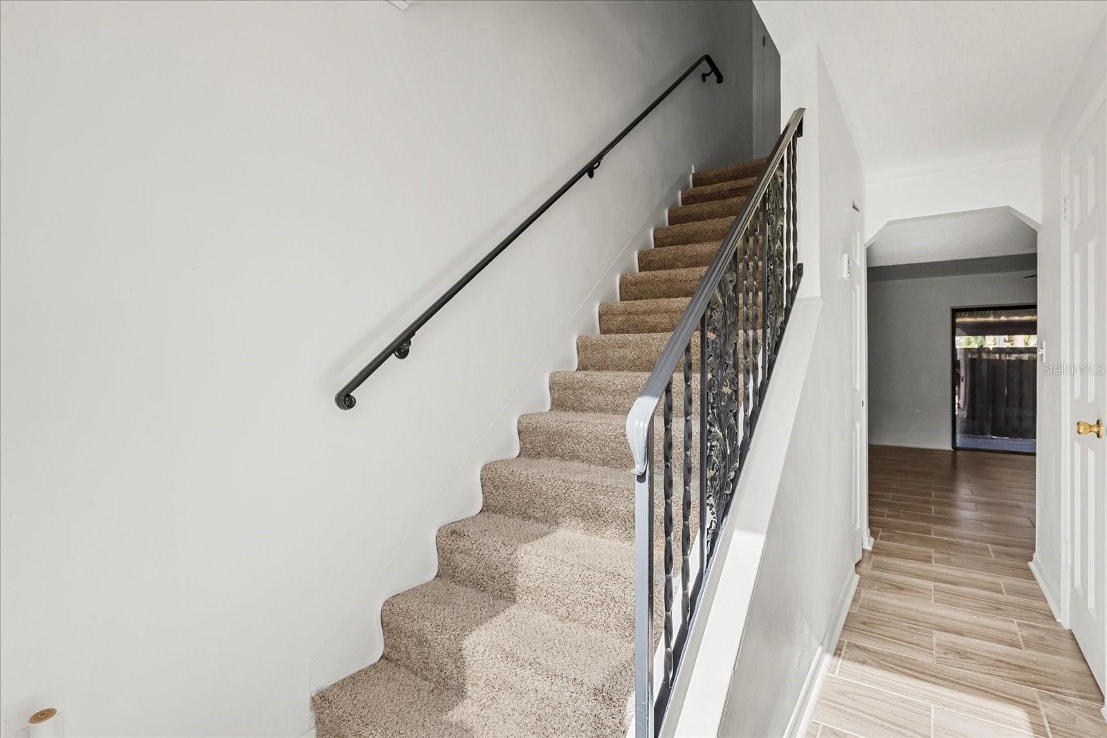 COLONIAL TWNHS CONDO APT PH 01 - Residential