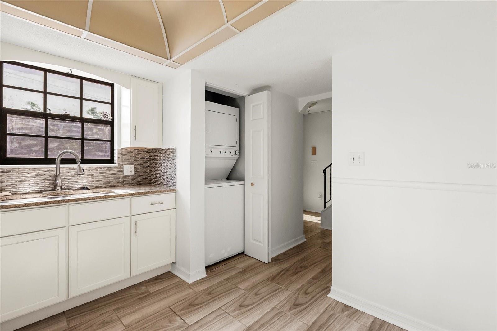 COLONIAL TWNHS CONDO APT PH 01 - Residential