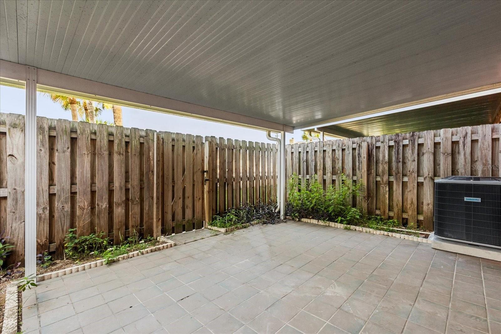 COLONIAL TWNHS CONDO APT PH 01 - Residential