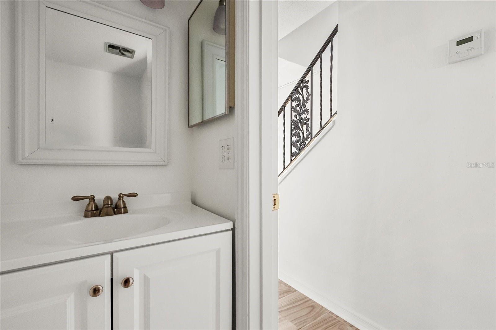 COLONIAL TWNHS CONDO APT PH 01 - Residential