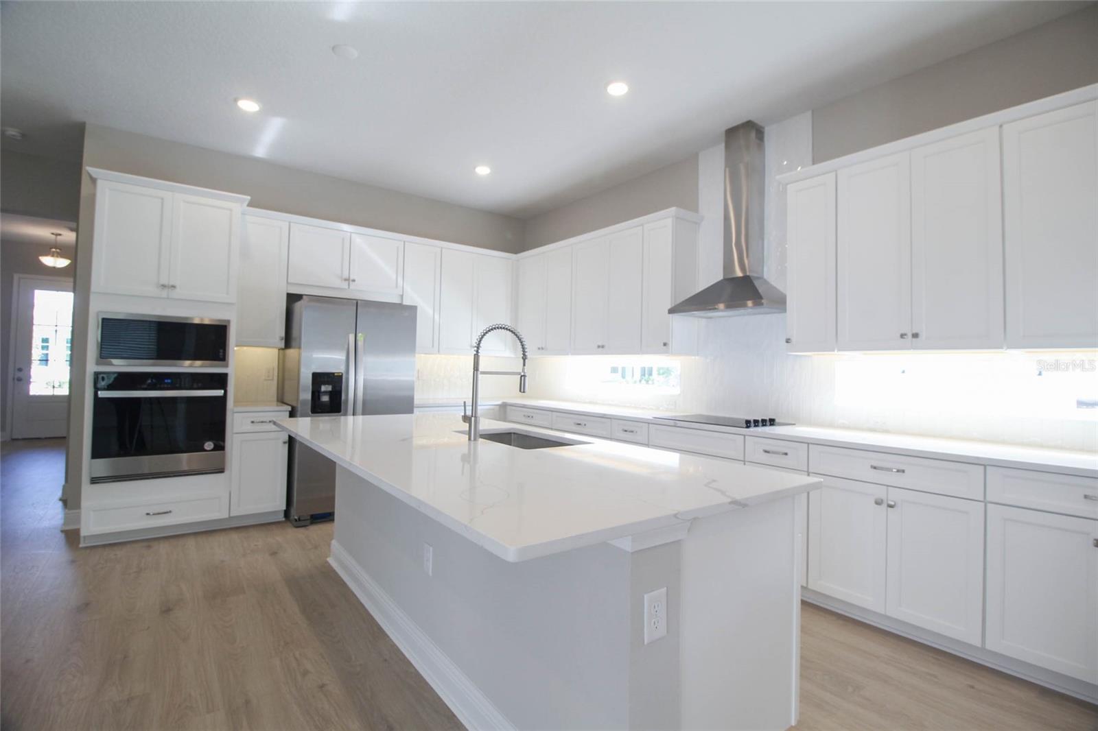 LAUREATE PK PH 1 PCL N-2 - Residential Lease