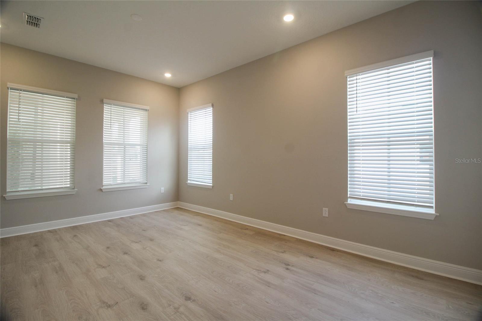 LAUREATE PK PH 1 PCL N-2 - Residential Lease