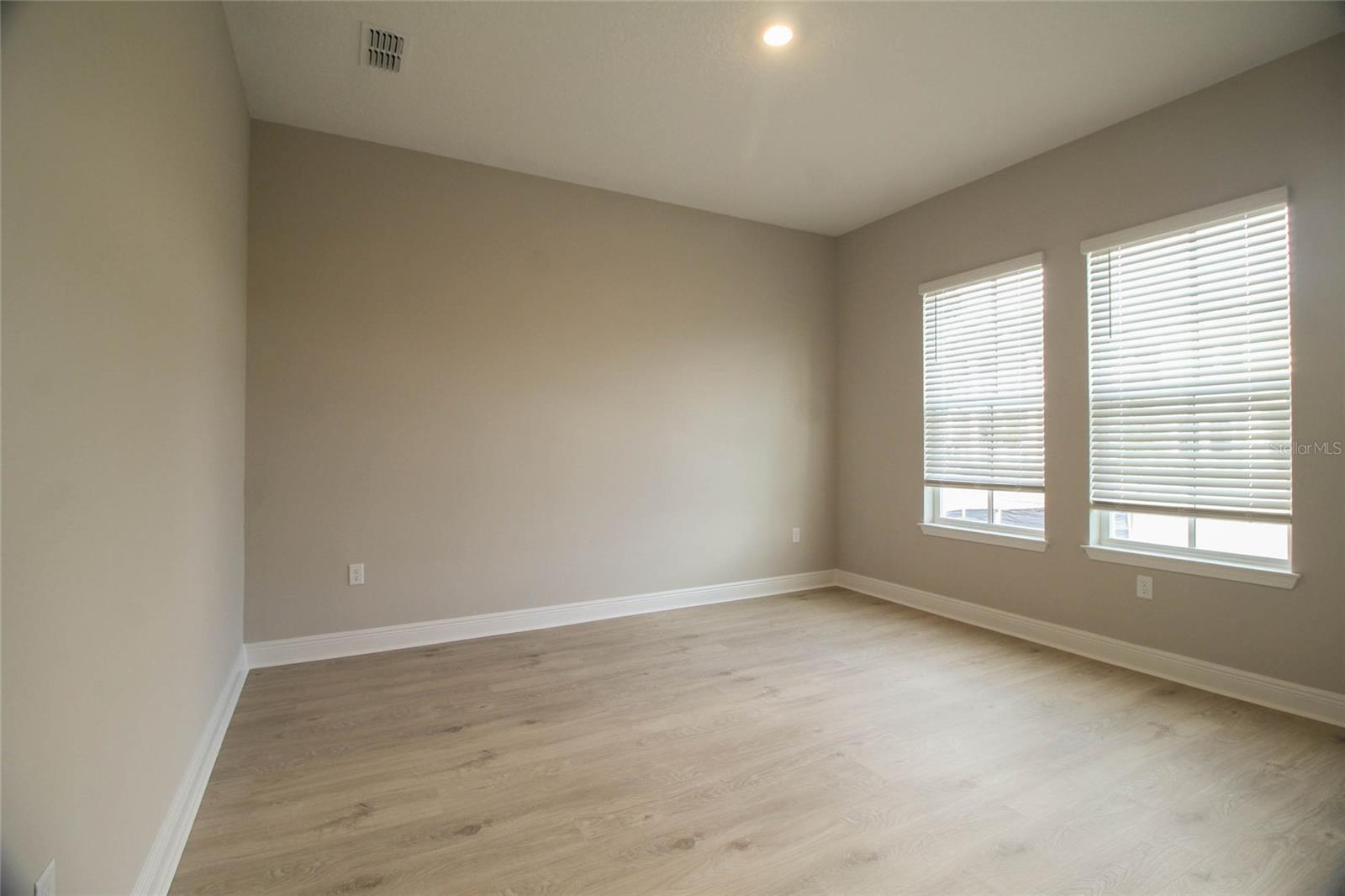 LAUREATE PK PH 1 PCL N-2 - Residential Lease
