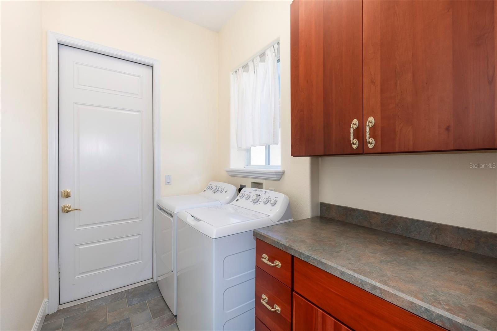 DEBAY PLANTATION UN 17B - Residential