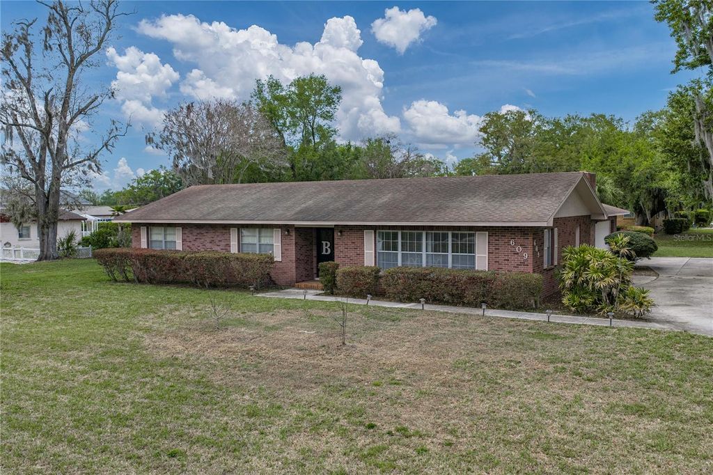 Photo of 609 W Pipkin Road, Lakeland, FL 33813 (MLS # TB8486309)