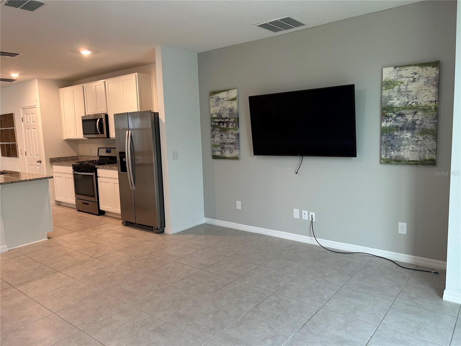 LAKE DENHAM ESTATES - Residential Lease