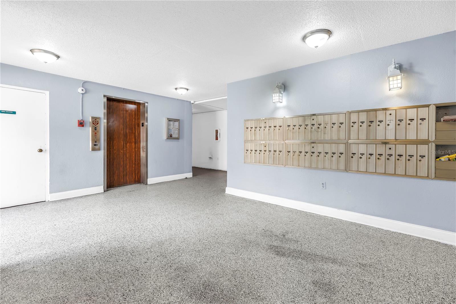 CROSSWINDS COLONY ONE CONDO - Residential