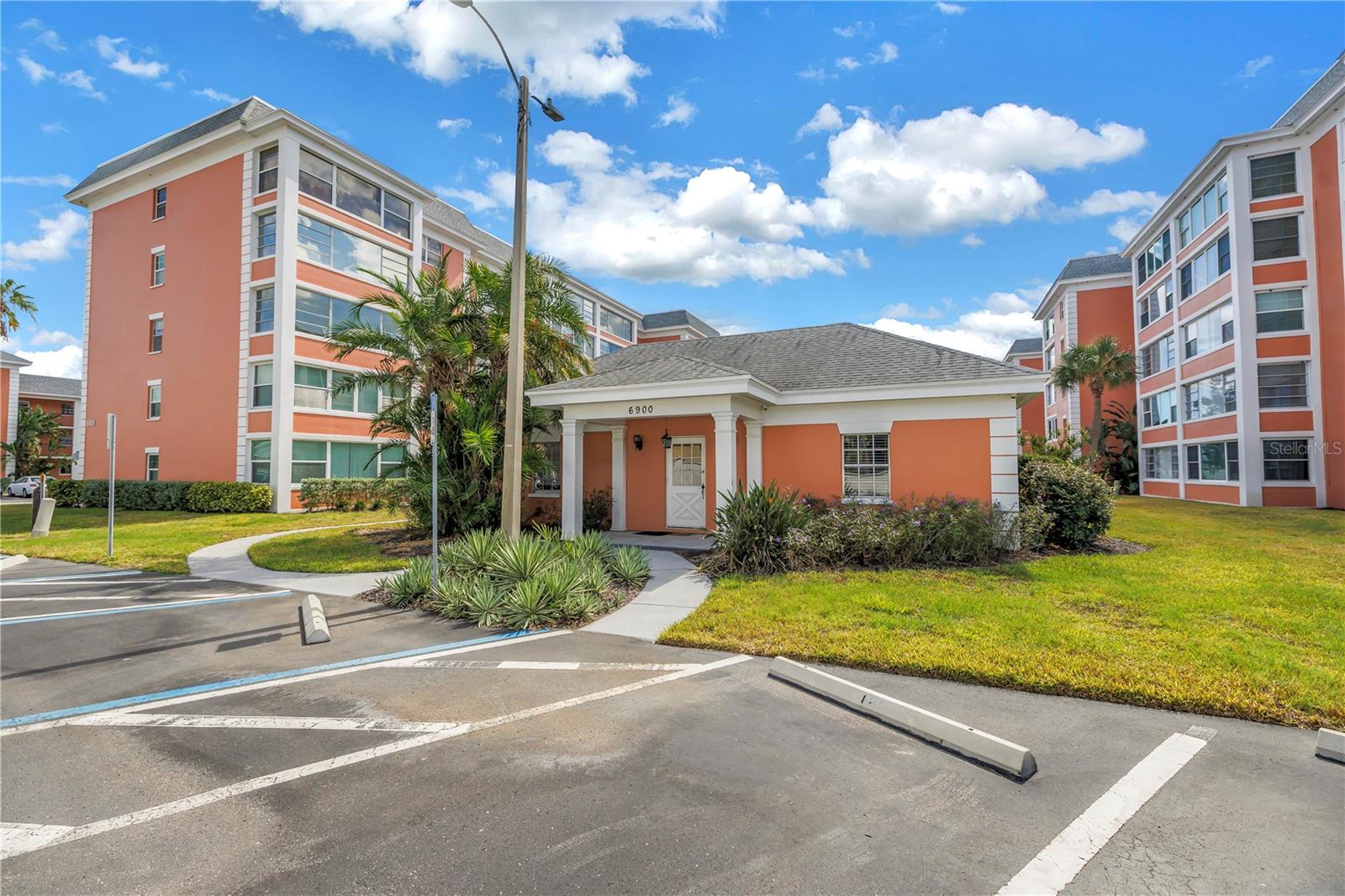 CROSSWINDS COLONY ONE CONDO - Residential