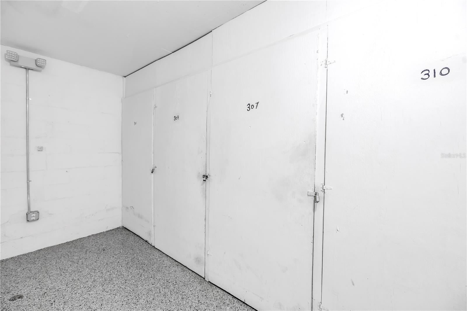 CROSSWINDS COLONY ONE CONDO - Residential