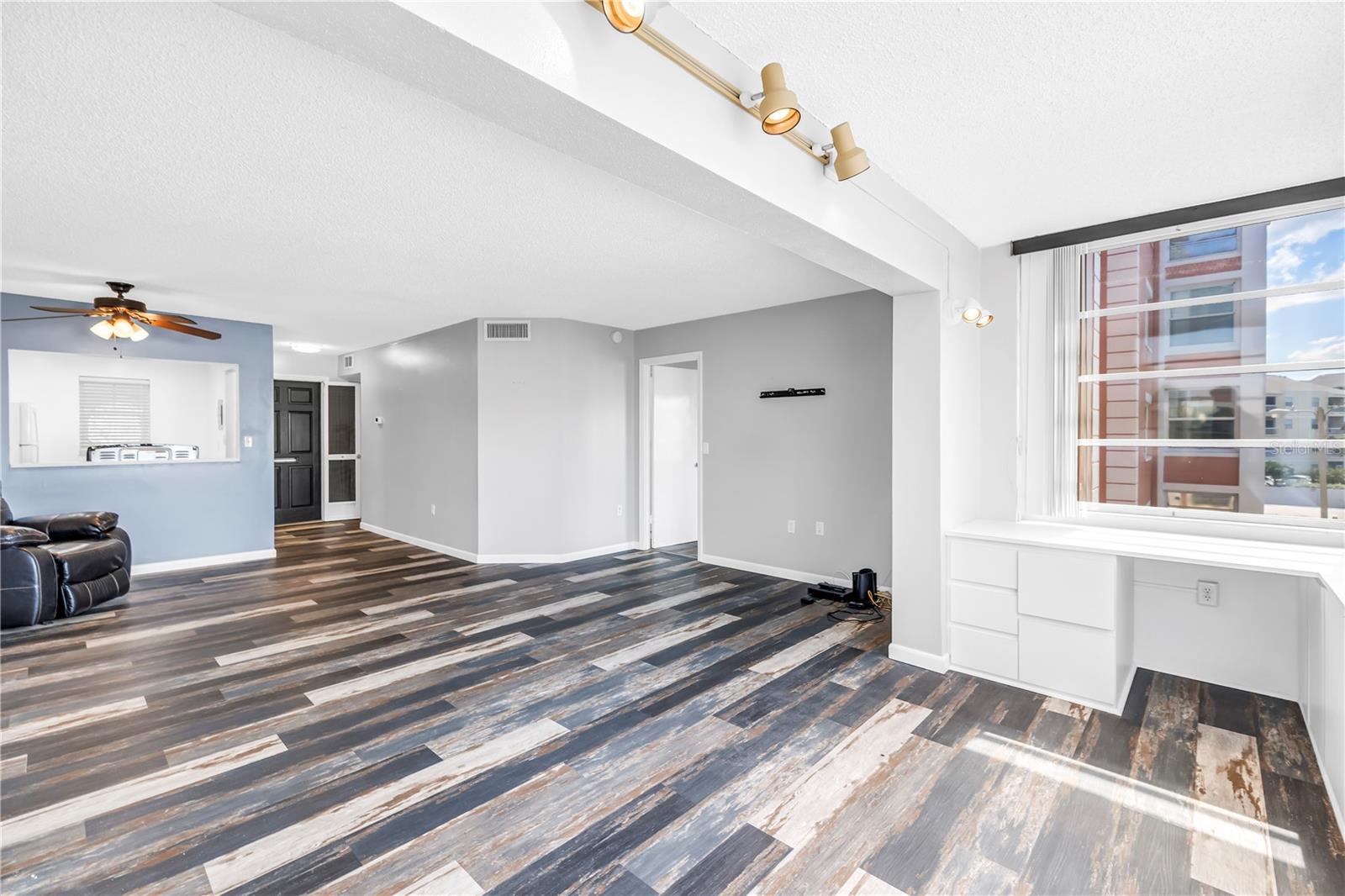 CROSSWINDS COLONY ONE CONDO - Residential