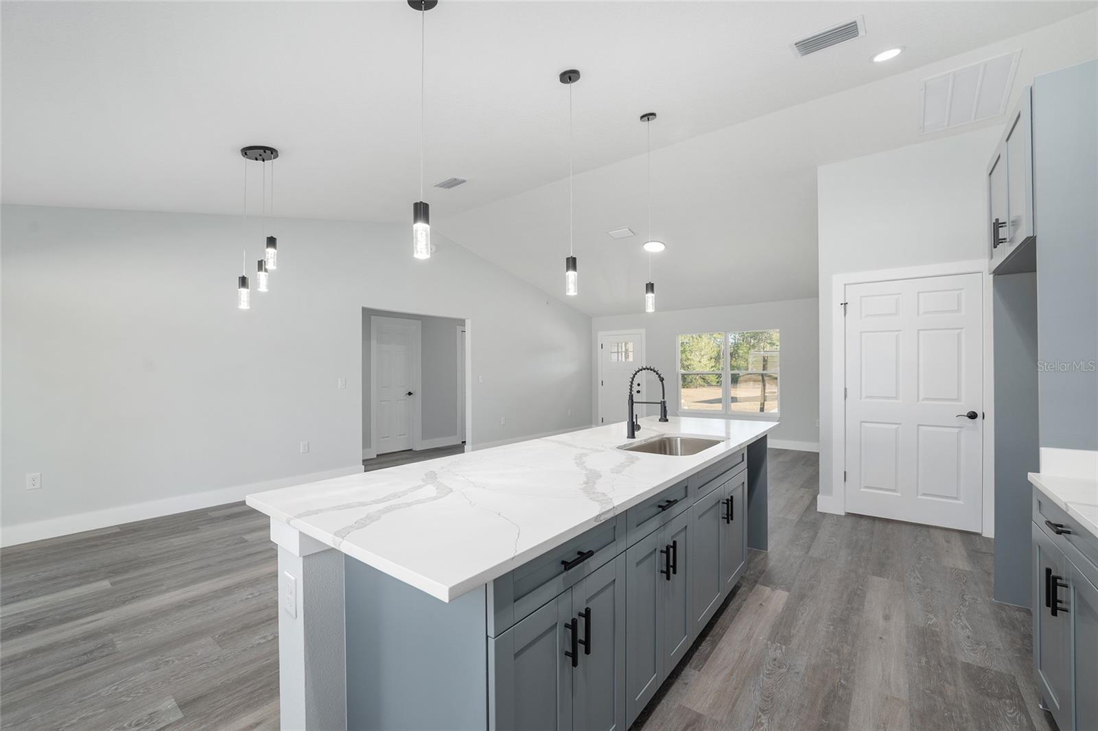 RAINBOW LAKES ESTATE - Residential