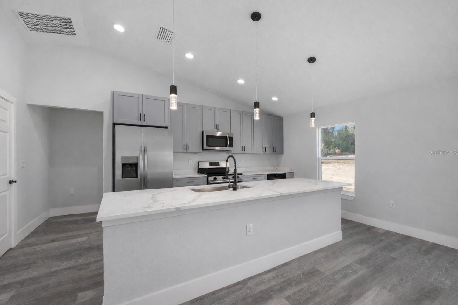 RAINBOW LAKES ESTATE - Residential