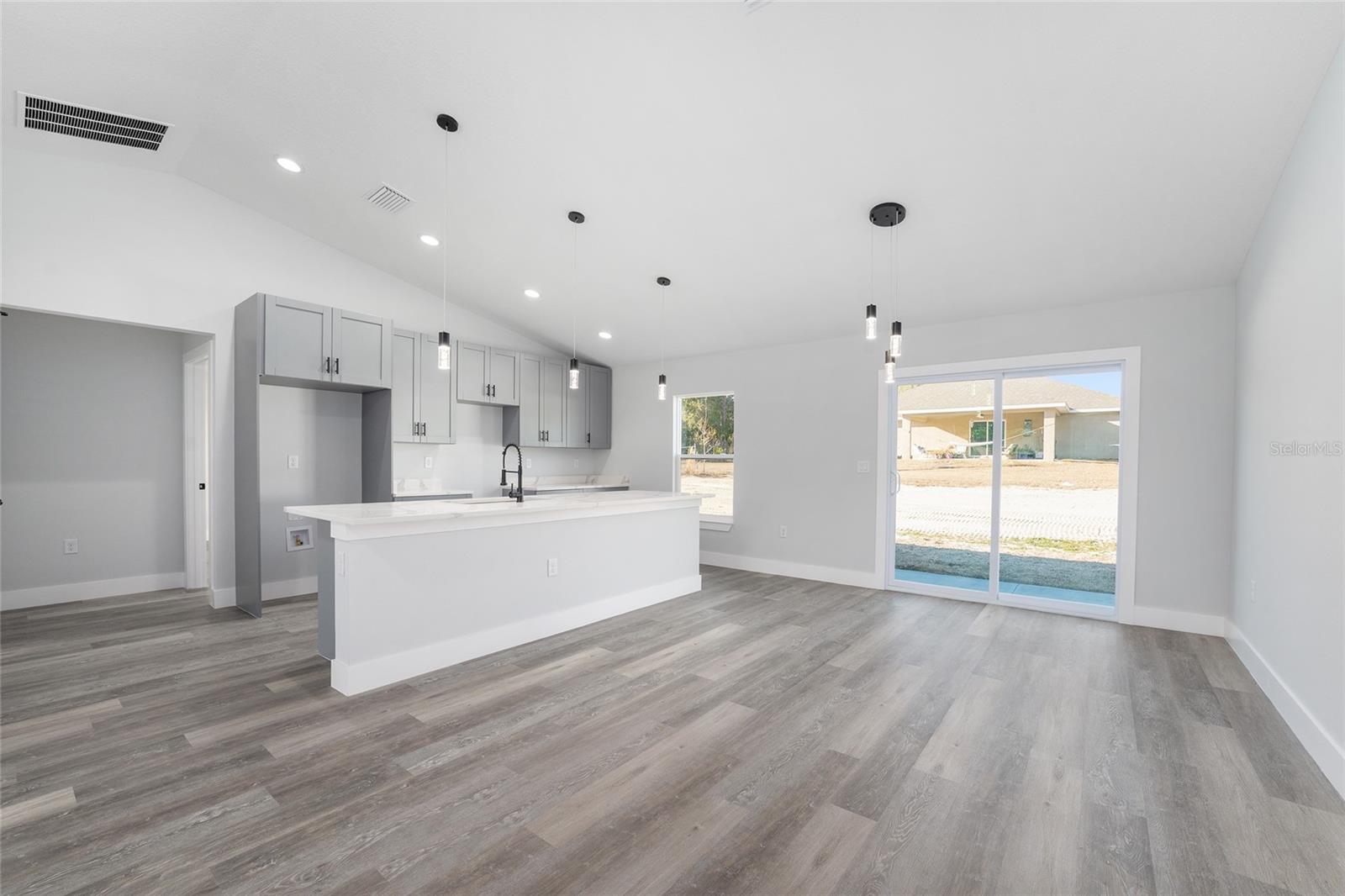 RAINBOW LAKES ESTATE - Residential