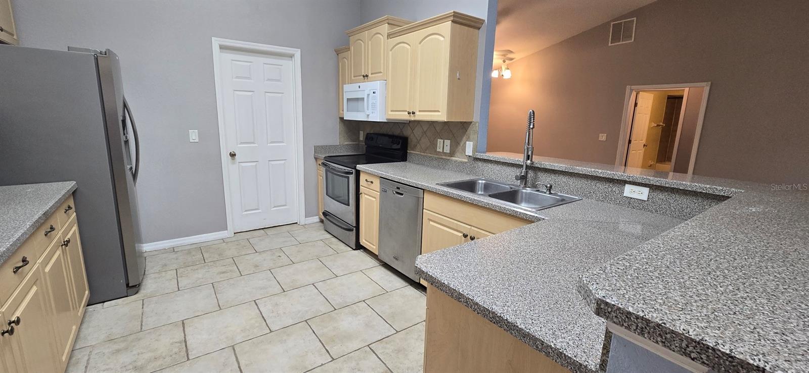 SILVER SPGS SHORES - Residential Lease