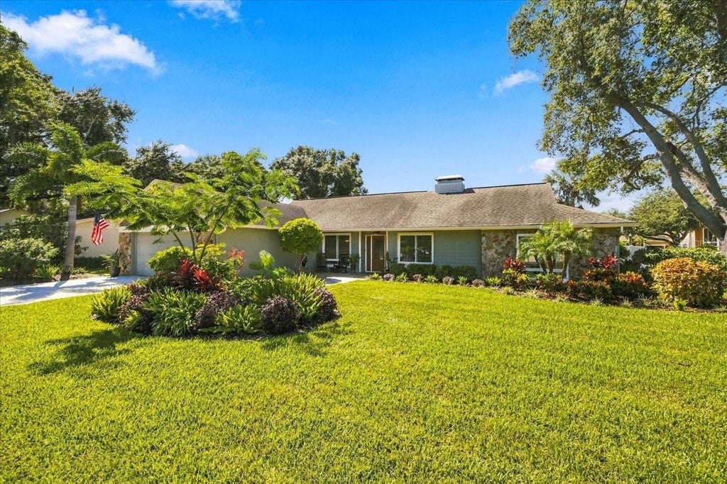 Photo of 13810 Lake Village Place, Tampa, FL 33618 (MLS # TB8560160)