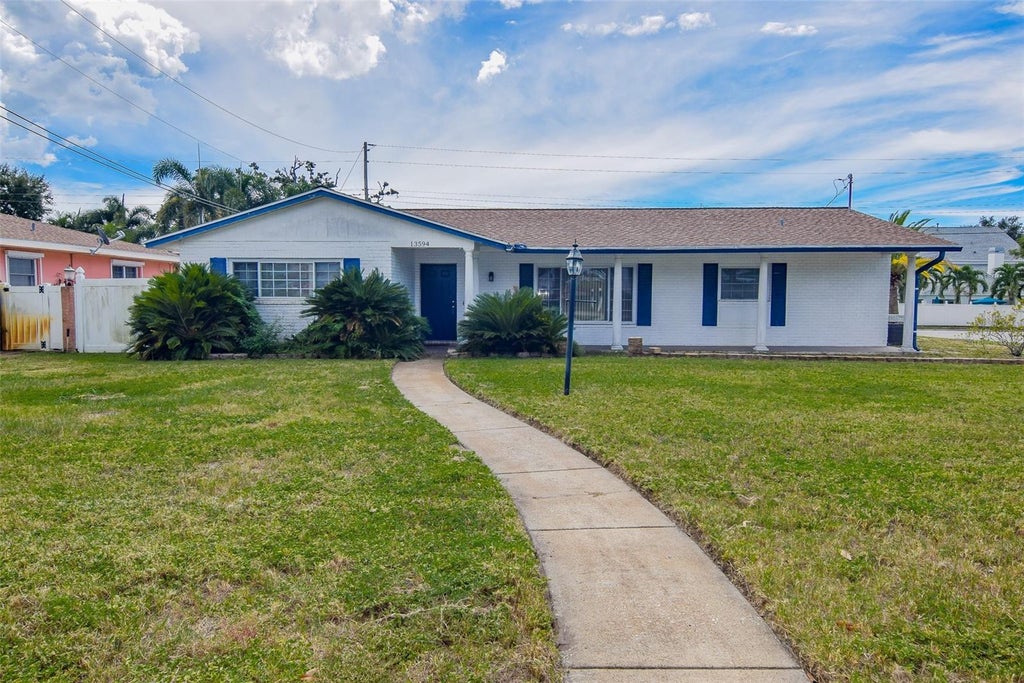Photo of 13594 Monalee Avenue, Seminole, FL 33776 (MLS # TB8553198)
