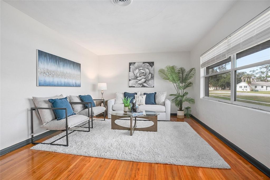 Photo of 736 Lindley Boulevard, Deland, FL 32724 (MLS # V4946150)