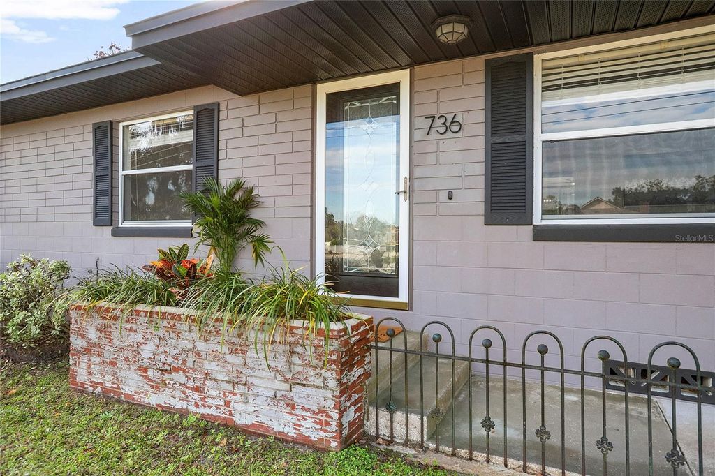 Photo of 736 Lindley Boulevard, Deland, FL 32724 (MLS # V4946150)