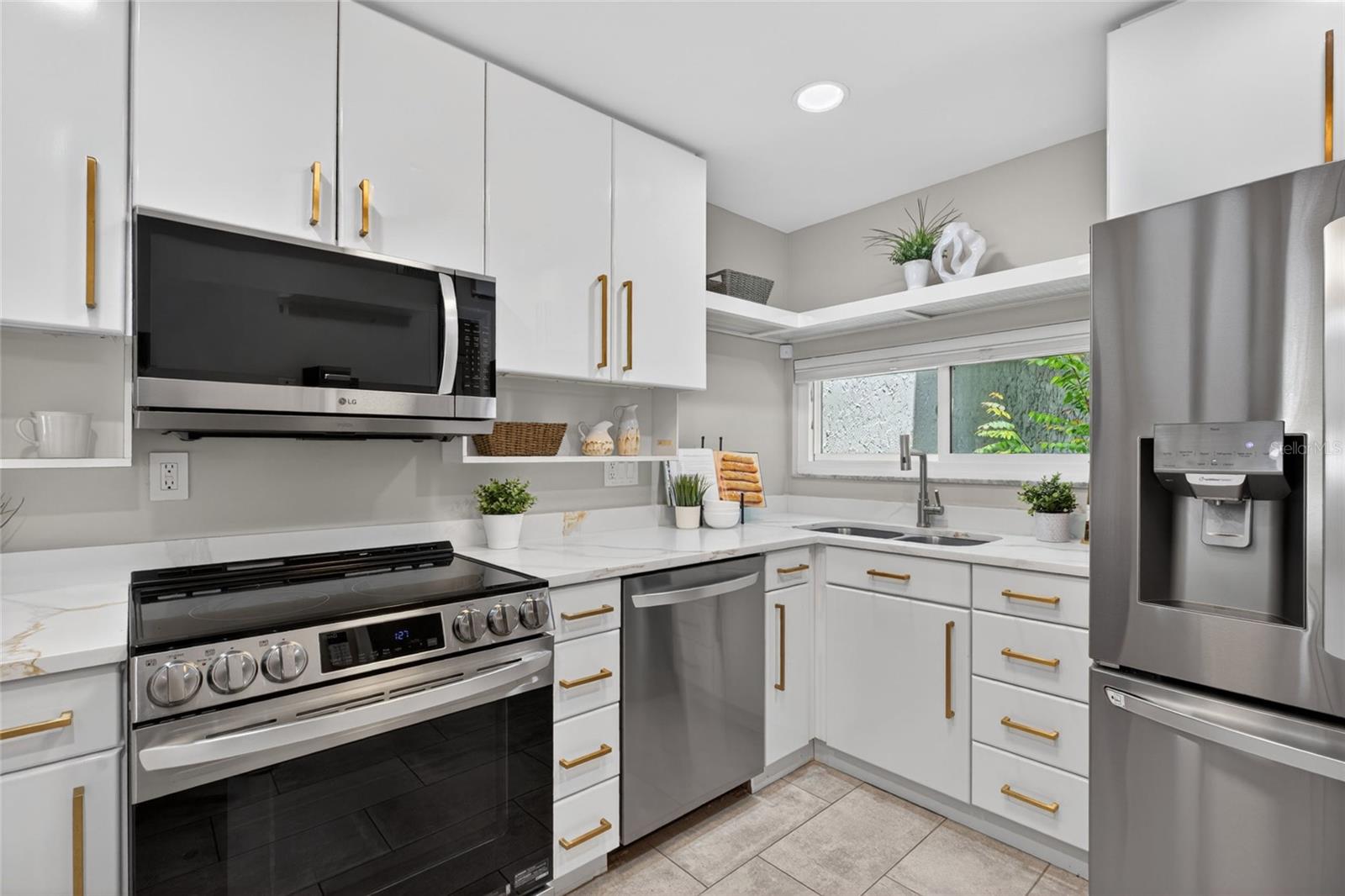 CARROLLWOOD VILLAGE FAIRWAY TO - Residential