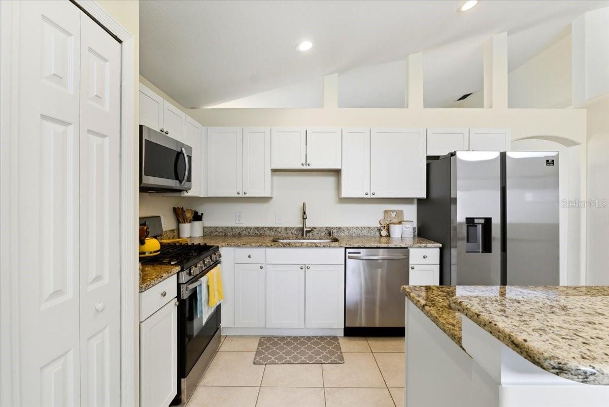 WESTON HILLS SUB - Residential