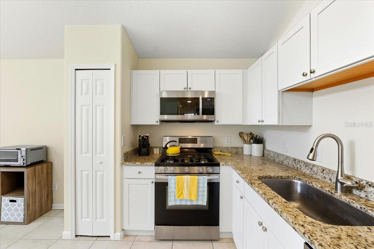 WESTON HILLS SUB - Residential
