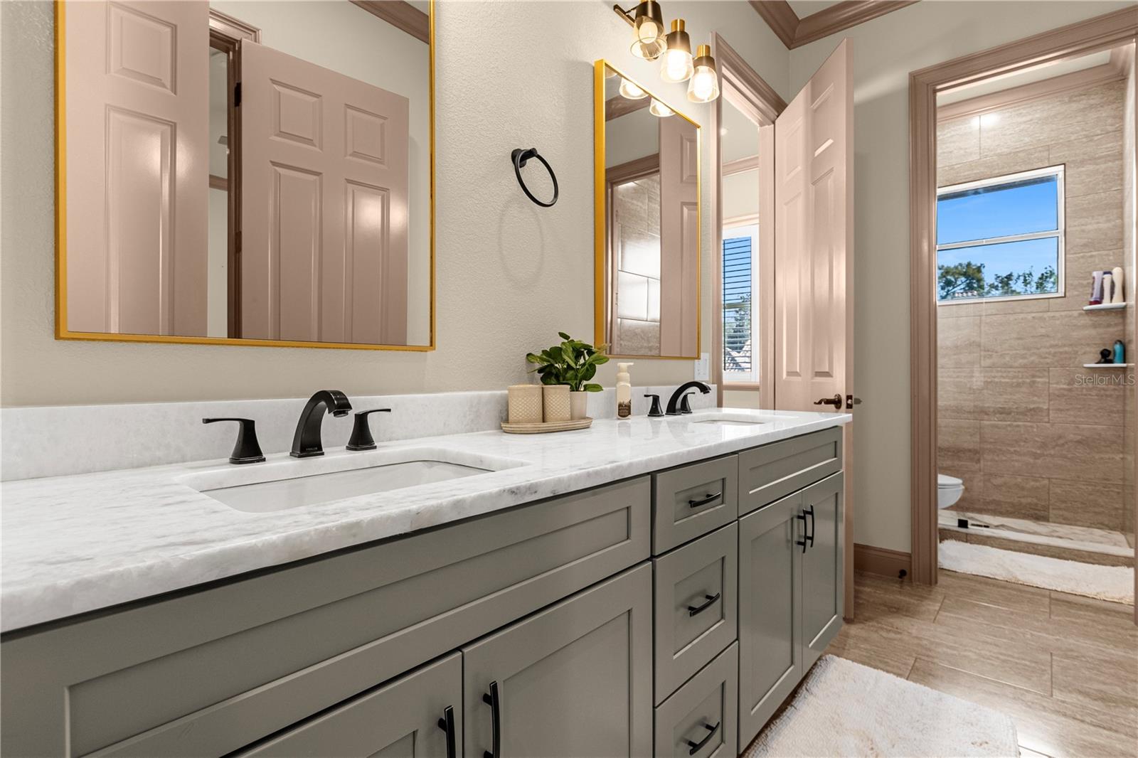 HEATHROW WOODS - Residential