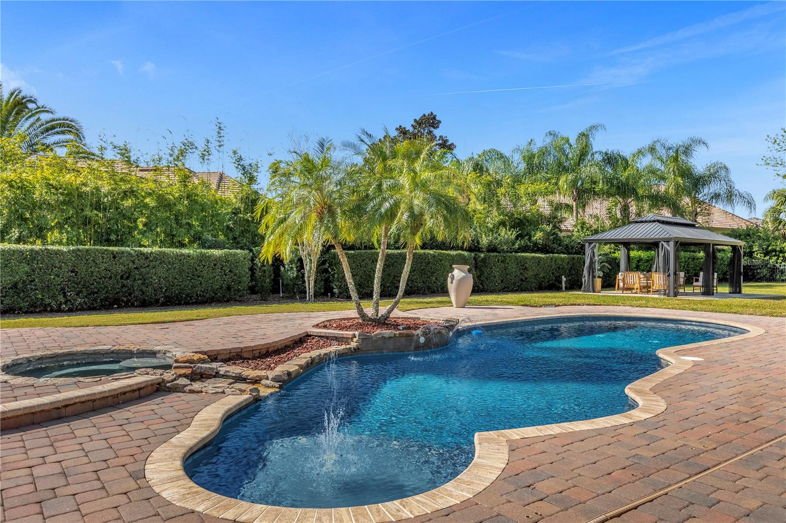 HEATHROW WOODS - Residential