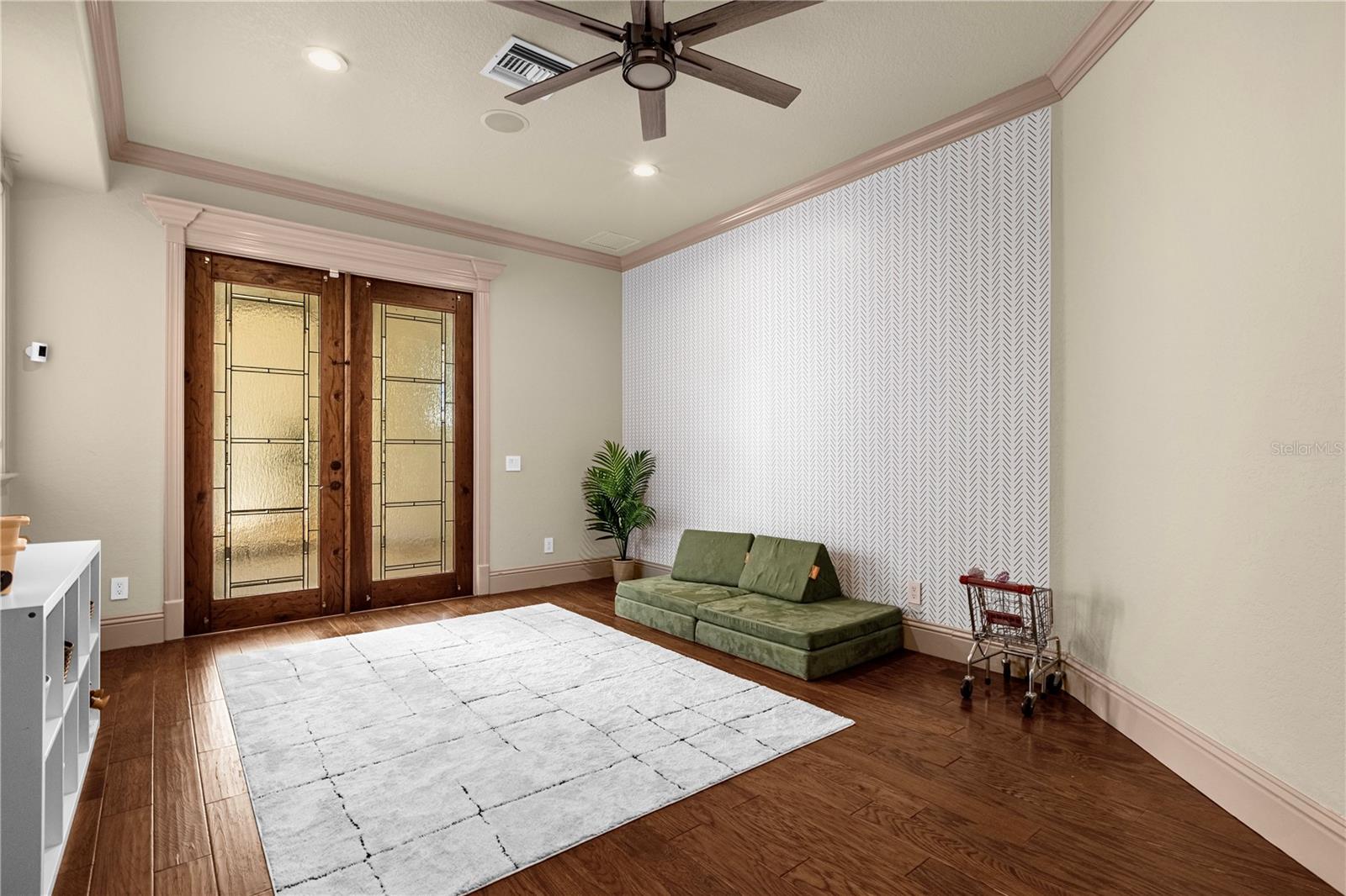 HEATHROW WOODS - Residential