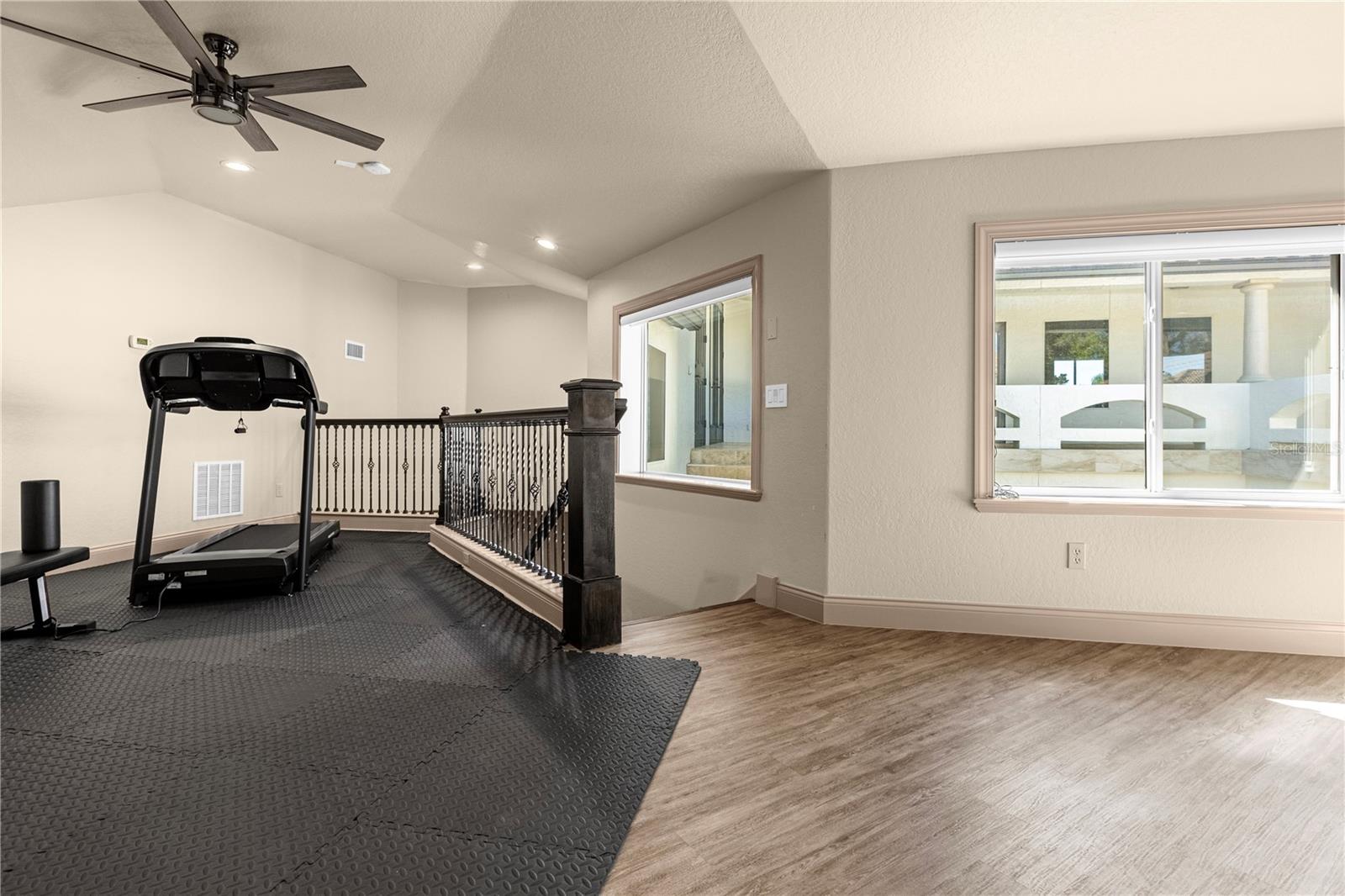 HEATHROW WOODS - Residential