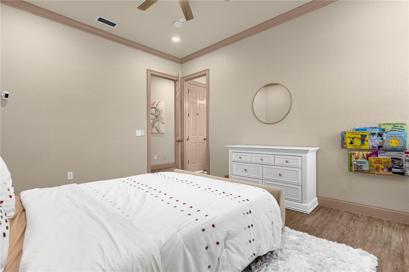 HEATHROW WOODS - Residential