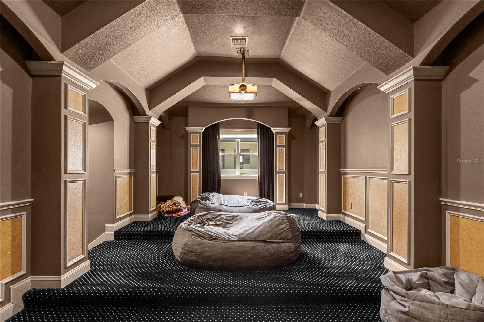 HEATHROW WOODS - Residential