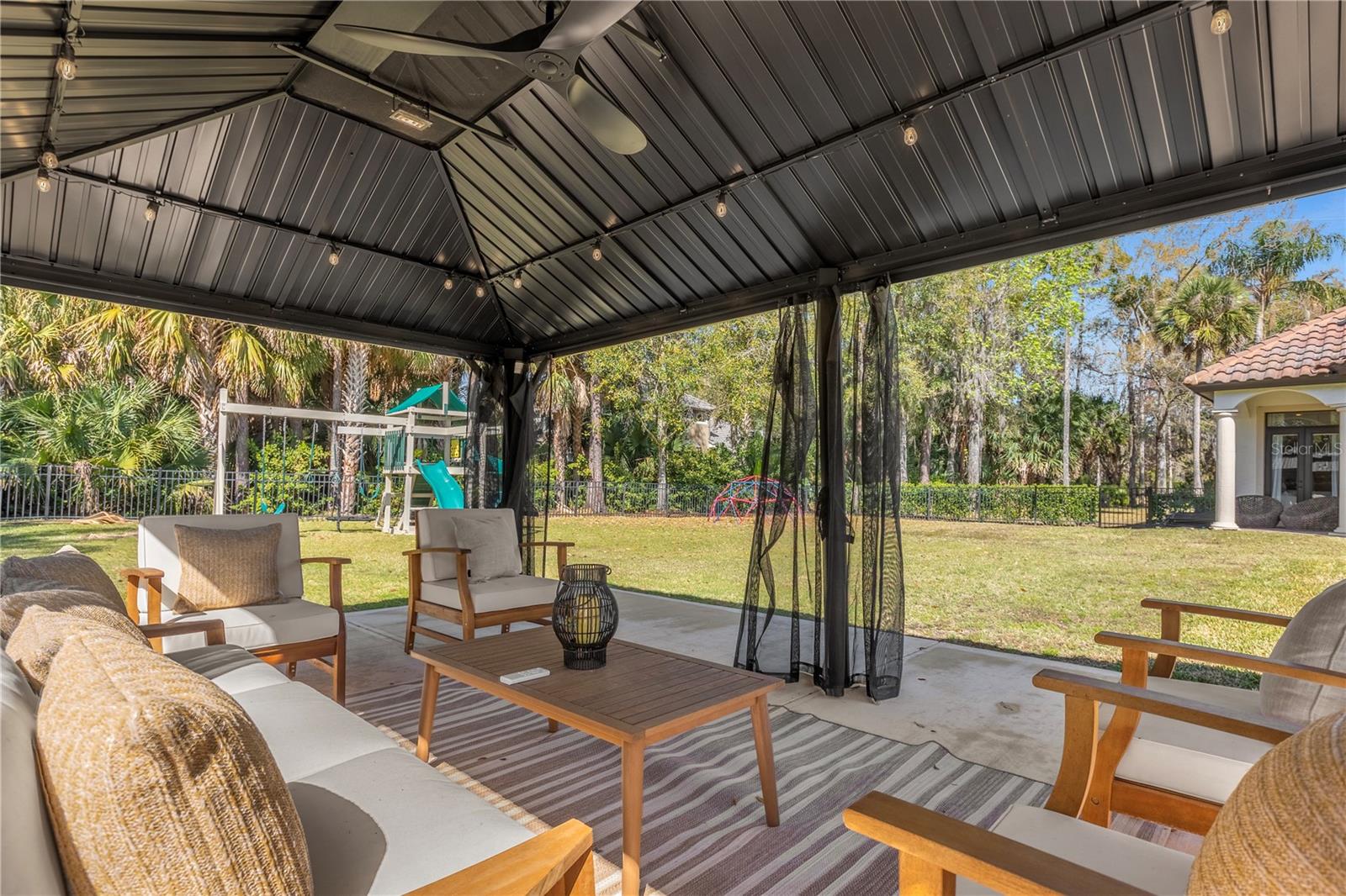 HEATHROW WOODS - Residential