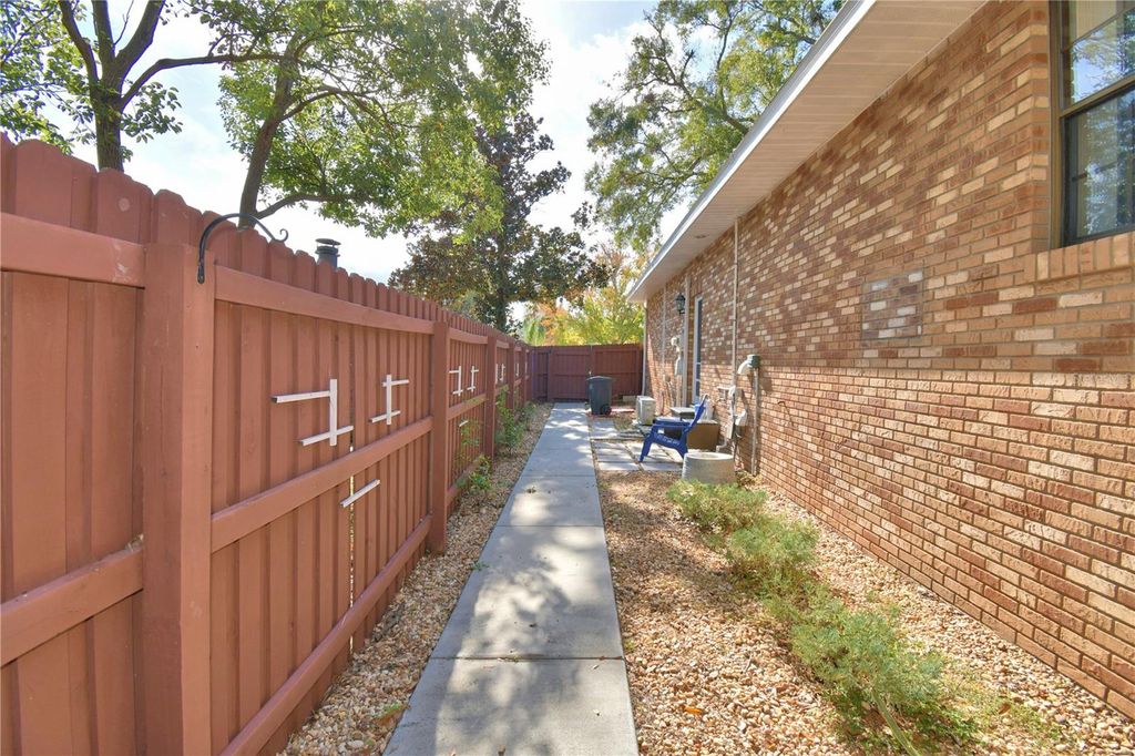 Photo of 236 Pinellas Street, Lakeland, FL 33803 (MLS # L4958854)