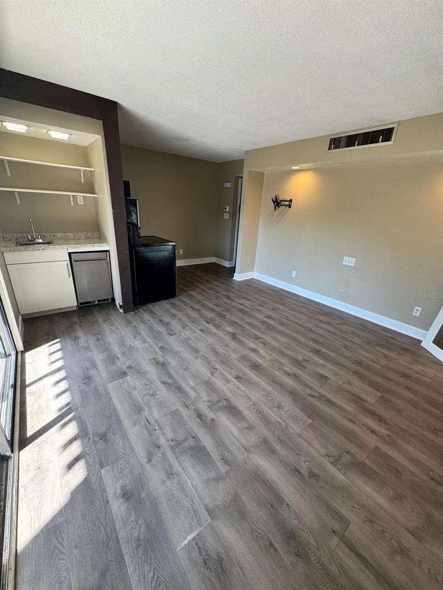 GRENELEFE CONDO BURN-WAY N UNIT 01 02 03 & 04 - Residential Lease