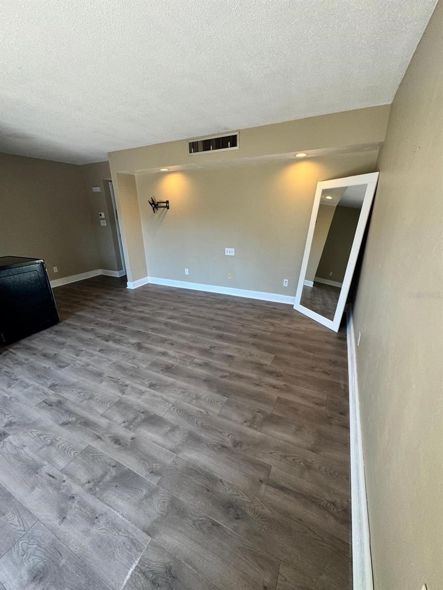 GRENELEFE CONDO BURN-WAY N UNIT 01 02 03 & 04 - Residential Lease